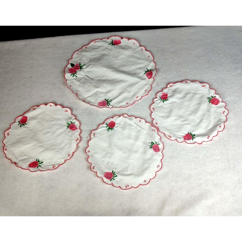 Set of 4 Round Vintage Dollies Strawberry Motif with Red scallop Borders